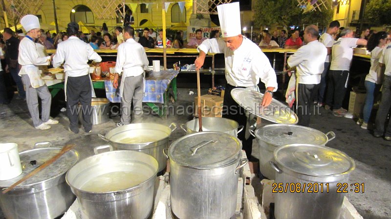 SL san Calogero 1jpg.jpg - 9. Stefano Licata -  I colori e gli attrezzi della Sagra della pasta di San Calogero 2011